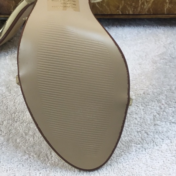 ⭐️👠SWEET SEVENTEEN GOLD JEWELED HEELS-NWOT👠⭐️ - Picture 7 of 8